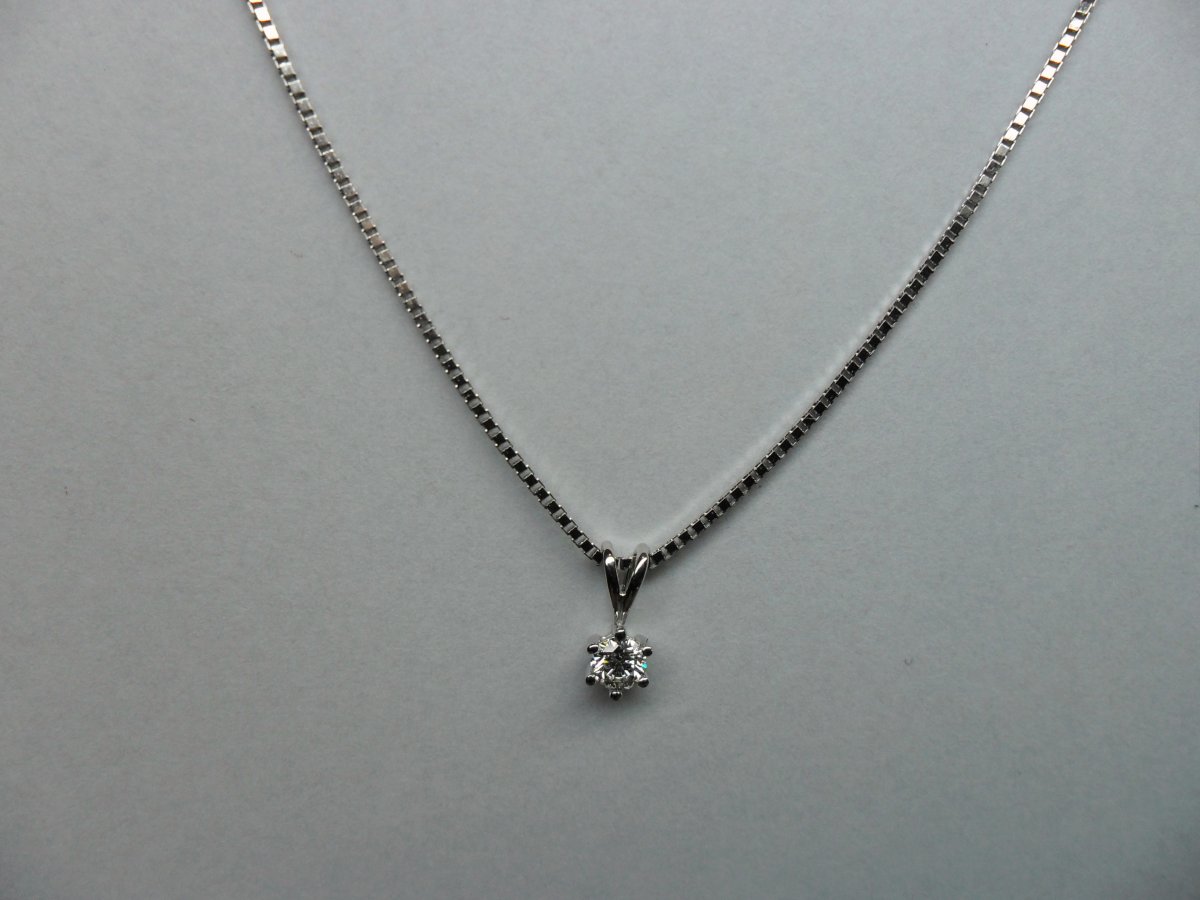 Solitair Hanger Witgoud 0.12 crt.